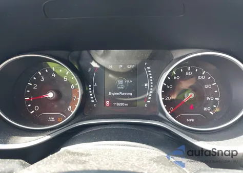 2018 Jeep Compass Latitude 4X4 z USA, uszkodzony, nr VIN 3C4NJDBB0JT457839